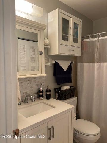 main bathroom with tub