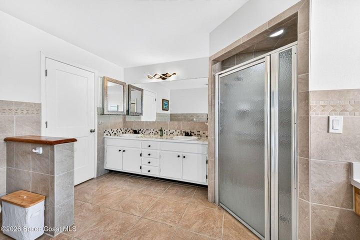 Primary bathroom, double sinks and vanity