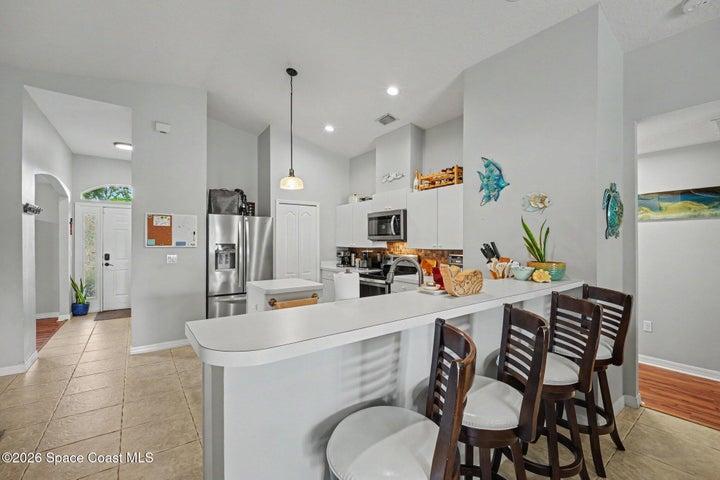 Island and Breakfast Bar.
