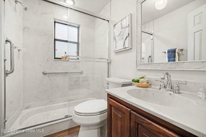 Full Main Guest Bath