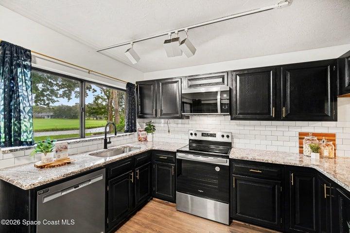 Eat-in Kitchen w golf course views