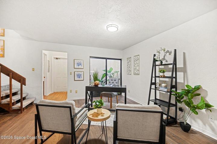 Sitting Area/Office