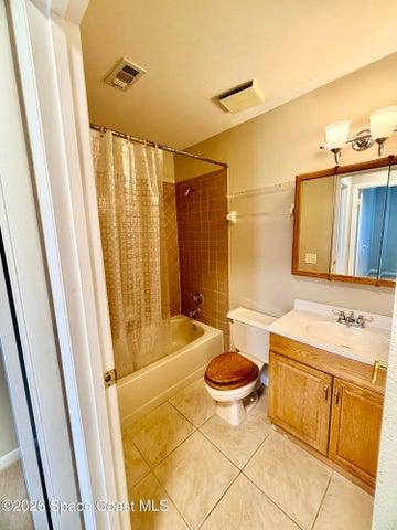 upstairs guest bathroom