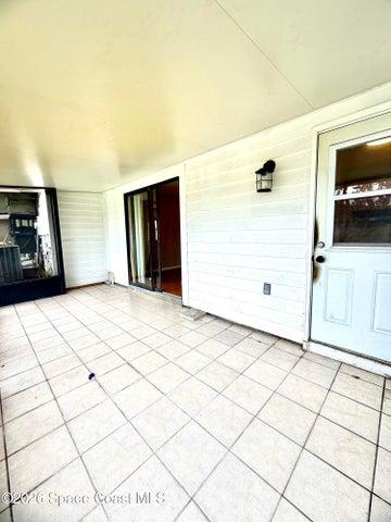 screen porch off kitchen