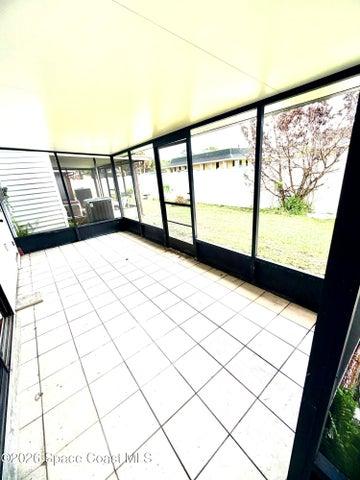 screen porch off kitchen