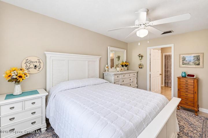 Vaulted ceiling featuring a ceiling fan with integrated lighting