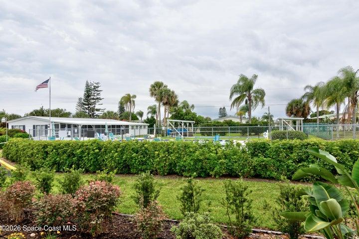 Community pool & clubhouse