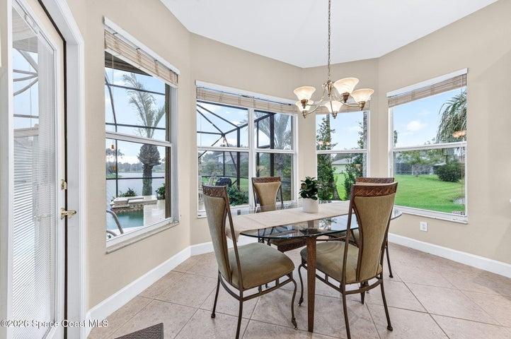 Kitchen Nook - very spacious